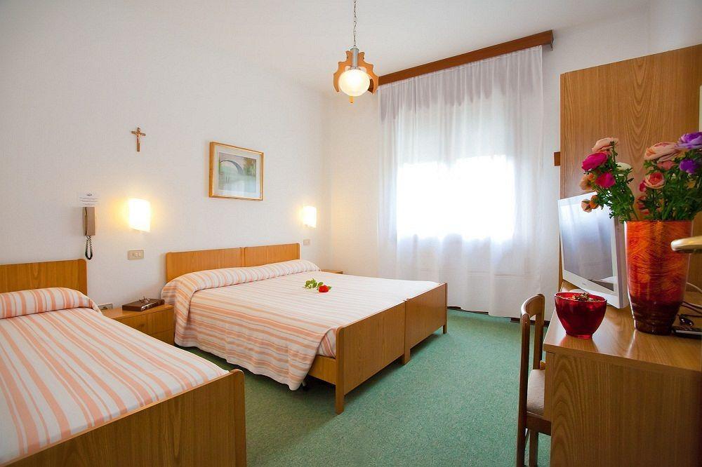 Regina Hotel 3*